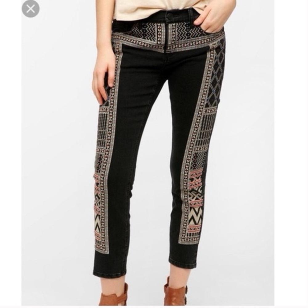 Urban Outfitters BDG embroidered mid-rise Twig ankle jeans
